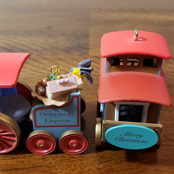 Hallmark Ornament Train - Picture 5 of 8